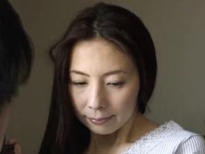 ＜尻軽艷女＞「彼の物凄い接吻・・・たまらないわ」夫婦性活にマンゾクしない中年女はヨソのチンポの快楽にハマってしまう