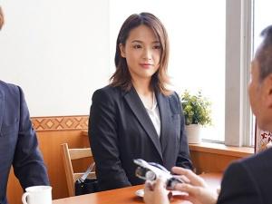 【相部屋】日帰り出張が一転して急遽一泊！！先輩を「女」として見ていた男性社員はこの千載一遇の機会を逃さず…