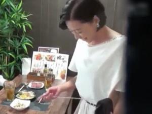 【人妻不倫】旦那の出張中に火遊び！！黒髪ボブヘアの正統派美人主婦が初対面男に連れ込まれ「女」の顔になると…