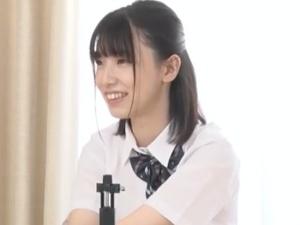 【素人企画】「え、電話ですか…」仲良しの彼氏と通話しながらお漏らし我慢！！あの手この手でアソコをイタズラされると少女は…