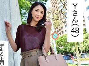 「もう、せっかちなんだから♡」アラフィフのフェロモンを撒き散らしているスレンダー美人妻と乳首ビン勃ち不倫ファック！！