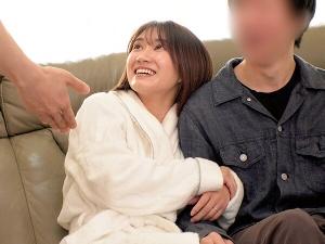 【メモリアルヌード】脱いだら意外にエロボディな若妻の裏切り行為！！こっそり見守る旦那を尻目にみるみる大胆になっていき…
