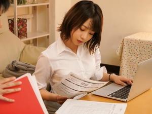 「私の家すぐ近くなんです」流れされるまま後輩女子の家で残業することになったのだが、すっぴん＆ラフすぎる彼女の格好に…