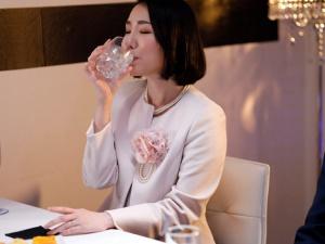 【継母】「卒業式が来る日を待ってたの…」互いに親子ではなく異性として意識してしまった２人は禁断の行為に没頭する！！