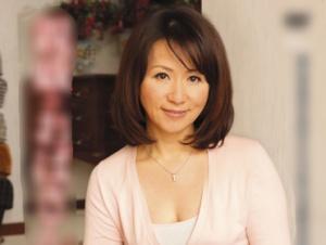 綺麗な叔母さん夫婦の家に泊まりに来たボク、、美熟女のエッチな姿を目撃することになったボクは我慢ができずに、、、