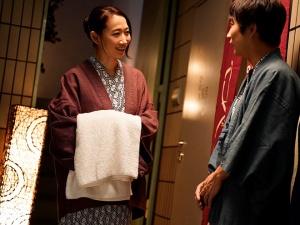 【嫁の母】「ちょっと落ち着こう？」禁欲の果てにお義母さんに襲いかかる！！ヤラせてくれない嫁のせいで間違いが起こってしまい…