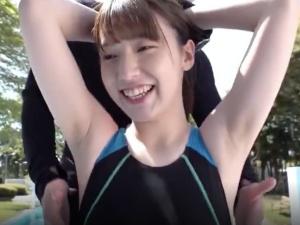 【素人企画】「拘束するんですか…！？」水泳部の彼氏持ちロリ美少女を捕獲！！しつこい乳首責めで発情させるとゴム無しで…