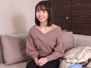 33歳の童顔人妻脱がせてみたら隠れ美巨乳おっぱいにパイパンの激シコボディ！！たっぷりいただいちゃいますｗｗ