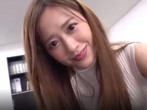 「私のパンツ見てたでしょ？なに期待してるの？」超絶美人でけど高圧的な女上司に二人っきりの部屋でお仕置きされてしまい…