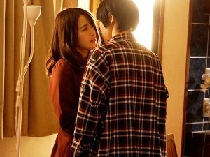 「まだ好きだよ…」人妻となった初恋相手の同級生との再会…夫の浮気を告白した彼女のくちびるを奪うと、互いの感情が溢れて…