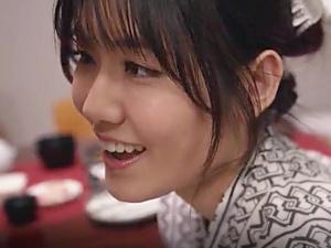 「シたことないの？エッチ・・・」家族旅行でまさかのハプニング！！義理のお姉さんが妙にスケベな目つきで密着してきて…