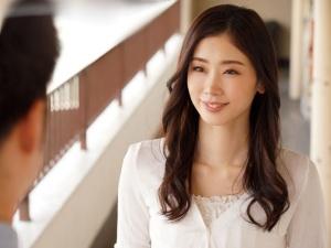 「カタくなってる…ズボン脱いじゃおっか？」淫語だけで射精しちゃいそうなエッチなお姉さんのとろけるようなテクニックで…