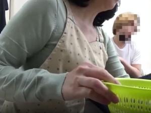 「チューしたいの？」家事代行そっちのけで若い客の恋愛相談に乗っていた51歳がくちびるを許すとエスカレートして…
