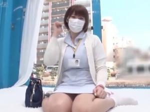 人より精子がたくさん作られて常に勃起が治まらない病気を抱えている男性を勤続4年のムチムチ看護師さんが神対応で治療