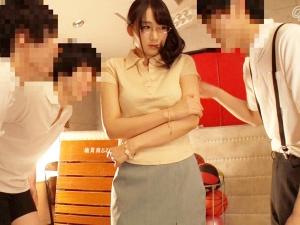 「やめなさい…さわらないで…ああっ！！」弱み握られた女教師は、その熟れ始めたカラダを生徒たちに陵辱されてしまう！！