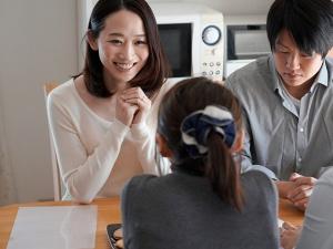 「私が浮気するわけないでしょ笑」興味本位で始まった「健全な」夫婦交換生活！！男女2人の部屋で何も起こらないはずがなく…