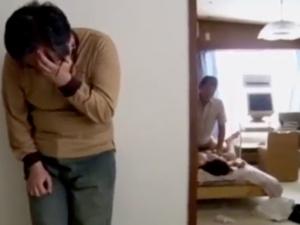 ＜妻娘NTR＞障害を持つ娘、愛する妻、2人を同時に寝取らせ悶える男・・・感動と嫉妬と、複雑な感情にガタガタ震え始める