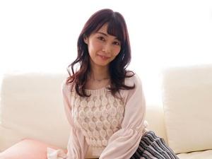 ＜四十路＞年の割に可愛らしいぶりっ子タイプのアラフォー美熟女♡ビンカンな体をプロに愛撫され、中年女の本気イキを披露する！