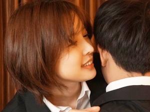 ＜相部屋女上司＞「ナカですっごい勃起してきたね♡」高圧的だけど面倒見の良いOLが淫語責めしながら部下の童貞を奪う！！