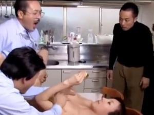 ＜寝取られ＞「あああっ、、俺の妻が、、妻が、、、」気がふれた夫は複数の男に犯される嫁を見てなにを思ったのか・・・
