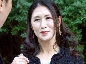 ＜熟女ナンパ＞オナニーで性欲を紛らわしているという奥さまをホテルに連れ込むと積極的なフェラチオから不倫交尾！！