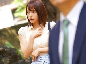 【人妻不倫】部下の伊藤さんとの出張先でまさかの展開！！新婚なのに旦那の浮気が発覚したようで、彼女の方から…