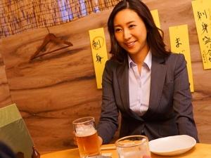 【相部屋NTR】「だめ…ゴム付けて…ああっ♡」飲みすぎた人妻は絶倫部下に犯される！その生ペニスの刺激は強すぎて・・・