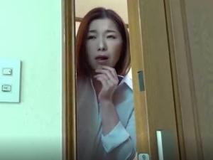 【義母】「ケンジ君、おっきいのねえ…」自分の下着でオナニーしていた義息のデカチンに逆に発情した熟女が禁断の近親相姦！！