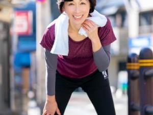 ＜53歳＞「筋トレも取り入れてます」年の割に若々しいボディを保ち続ける結婚25年目のかっこいいおばさんがまさかのAV出演