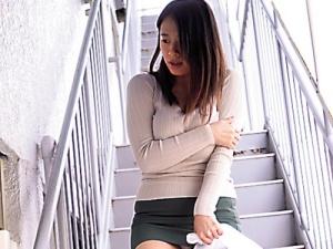 （ノーブラということを忘れてた…）天然な爆乳おっぱい妻がうっかり隣人を誘惑！！揉まれ、吸われ、他人棒を咥えさせられると…