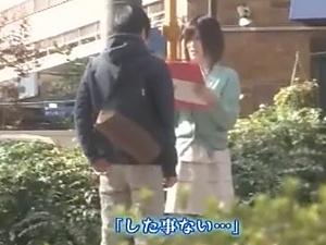 ＜童貞逆ナンパ＞「ちょっと怖いんですけど・・・」人見知りっぽい素人男性をとっ捕まえて強引に性行為させちゃう体当たり企画