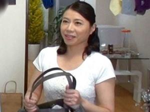 家事代行でやってきた清水さん（50）を口説いてハメた盗撮動画！！五十路の生々しいカラダがたまりません！！