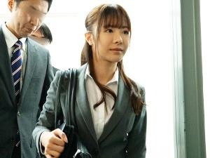 【相部屋】「もしもし…ごめん…」彼氏に電話しながら挿入されるOL！！信じられないほどすぐ再勃起するペニスに惹かれて…