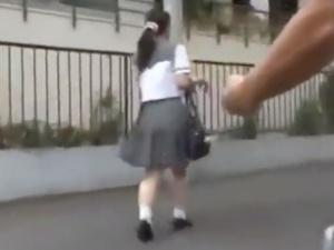 【リモバイ媚薬痴漢】いたいけな女子校生が被害！！バス内で大量潮吹きさせられた少女は降車後に拉致されると…
