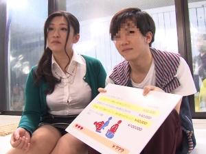 ＜モニタリング＞「え？私がですか？」いまだ童貞の息子に心優しい巨乳のお母さんがセックスの予行練習をさせちゃいます！