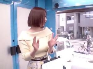 ＜人妻ナンパ＞「こんなおっきぃの初めて！」夫の倍はあるというデカチンに興味津々の主婦がMM号内でまさかの中出し本気交尾