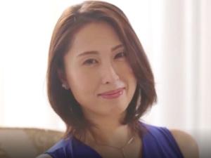 ＜中出し解禁＞「いっぱい動いていい？」上品な美熟女が意外なスパイダー騎乗位で激しい腰振り！膣内にザーメンを求める！