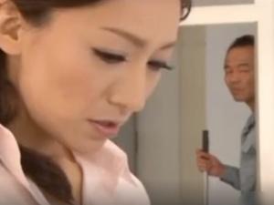 ＜女教師レイプ＞同僚との不倫現場を目撃された熟女！弱みに付け込まれエゲツない仕打ちを受けるのだった・・・