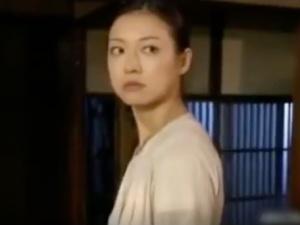 ＜巨根狂いの妻＞女大家が障害のある男に部屋を貸しているのにはある破廉恥な理由があった・・・＜ながえスタイル＞