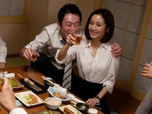 【人妻NTR】「気持ちいい…すごい…いやぁ！！」夫は知らない獣じみた妻の姿！！飲み会帰りに若い部下と一夜をともにして…