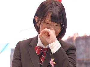 ＜MM号＞「興味はありますけど…」地味メガネなムッツリ少女がエッチな企画にチャレンジ！意外な隠れ爆乳おっぱいが揺れまくる