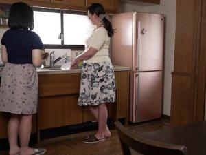 【嫁の母】「私だって女なのよ…」ずっと気になっていたお義母さんの自慰行為を目撃した青年は、今日だけと言いながら…