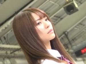 【電車痴漢】押しに弱い女子校生が大胆なベロチュー痴漢被害！！降車後に連れ去られるとイラマチオから中出しハードレイプ！！