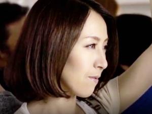 ＜人妻司書＞「あの痴漢体験で目覚めてしまったのです…」美熟女のオマ●コが勝手に疼いてしまう悲劇