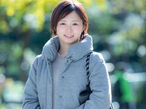 「子供が生まれてからは…」ショートカットの清楚妻がまさかのAV出演！！ヨガ講師と主婦業の両立をしているというのだが…