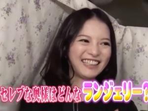 ＜人妻ナンパ＞「これ顔は映らないんですよね？」子持ちとは思えない美貌とスタイルをお持ちの主婦は中出しザーメンを舐める変態