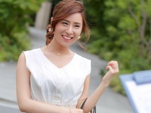 【人妻ナンパ】「え、でも、そんな、恥ずかしいので…チラッとでいいんですか？」真っ赤なランジェリーから始まる不貞セックス！！