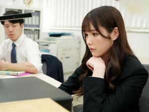 【逆NTR】「私にサれて嫌なの？」ドＳ気質の美脚女上司！！出張先で相部屋になった僕は無理やり唇を奪われると脱がされて…
