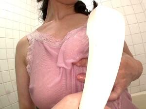 「あぁ、、マサル君、、」若い男との不倫にハマってしまった団地妻！！掃除の途中でも発情してオナニーを始めてしまう淫乱熟女♡