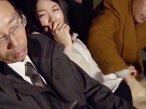 ＜映画館痴漢＞夫の隣で犯される妻！セックスレスの体にその刺激は強すぎたのか、以来病みつきになってしまい・・・